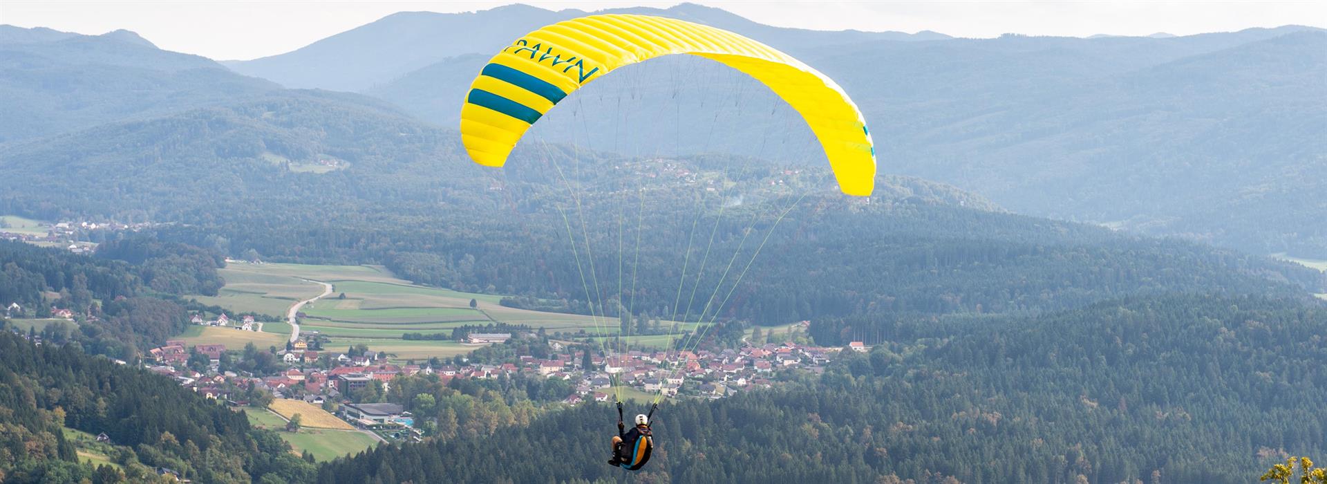 Paragliding: solo or in tandem